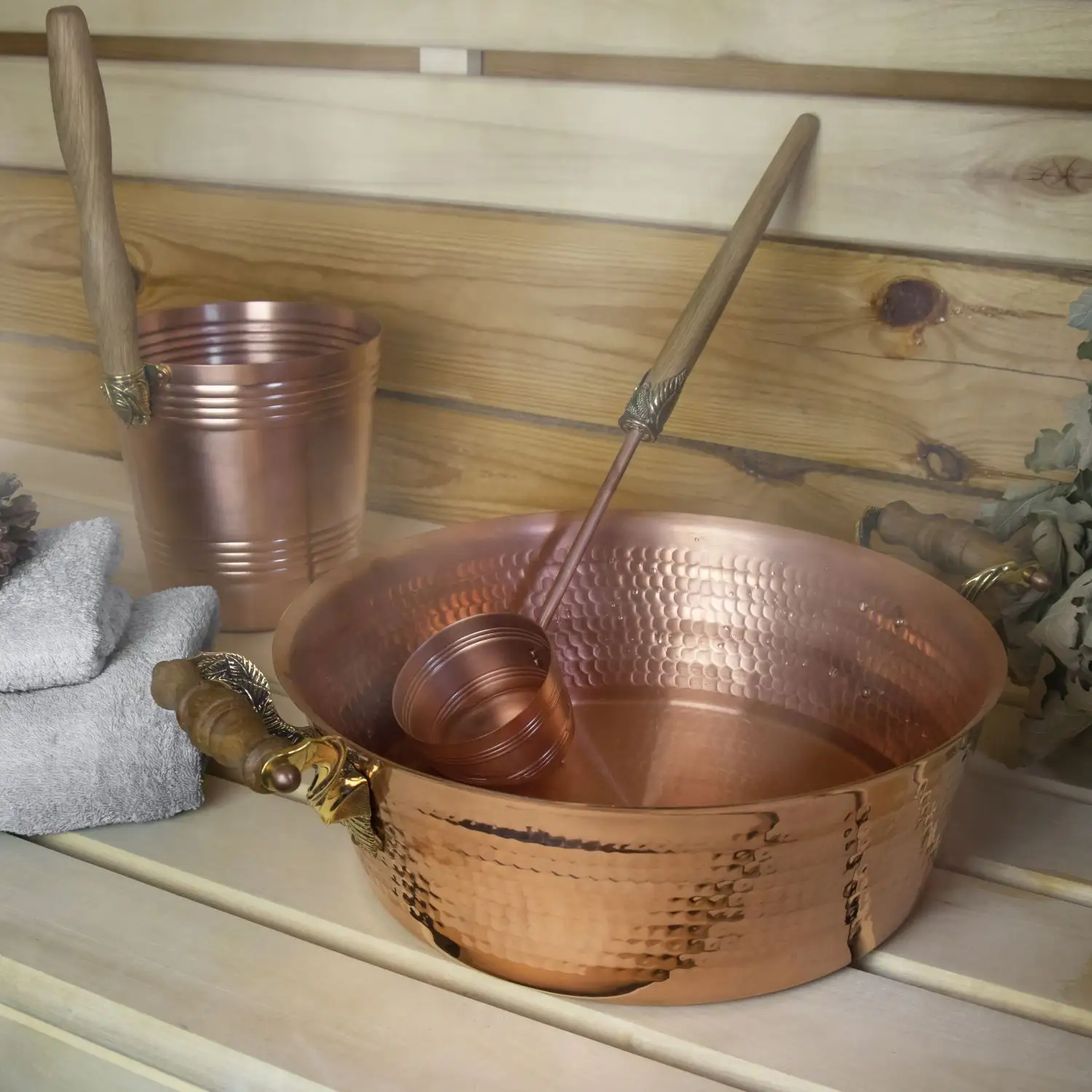 Шайка медная кованая с литыми латунными ручками