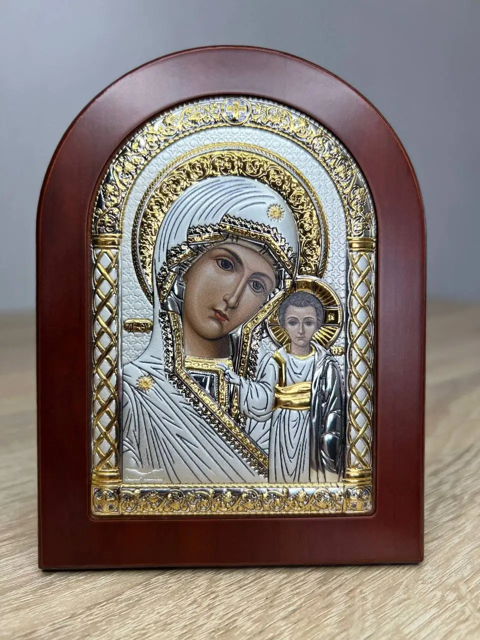 Икона арочная "Казанская БМ", красное дерево 105х140